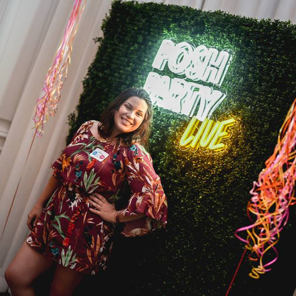 Meet your Posher, Whitney - Picture 1 of 7